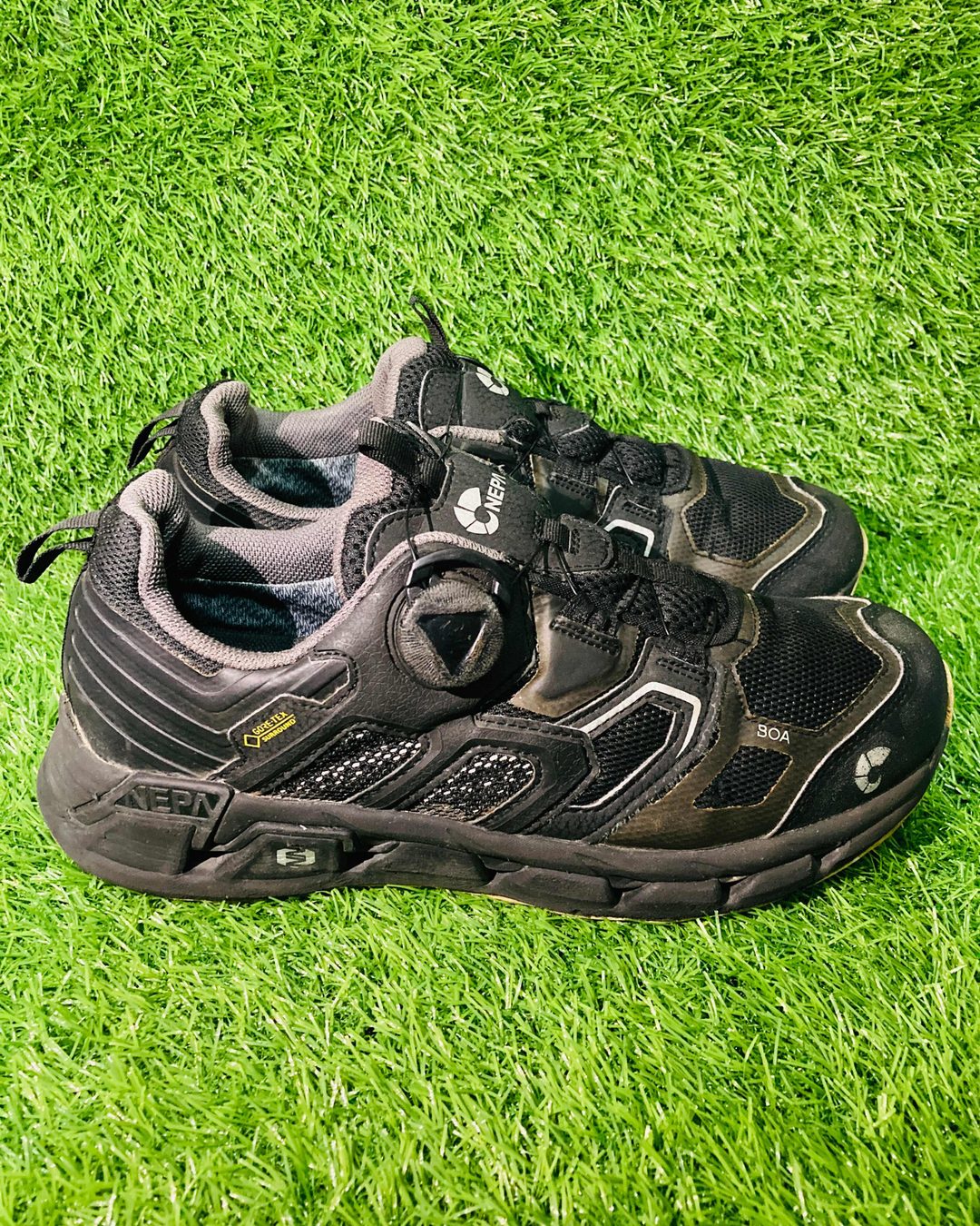 Nepa Outdoor BOA Gore-Tex Surround Hiking Shoes (Black / Charcoal) — view 1