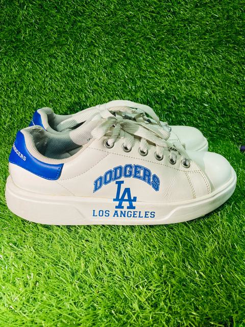 MLB Korea Chunky Classic Varsity "Los Angeles Dodgers" Sneakers (Off-White / Royal Blue) — view 1