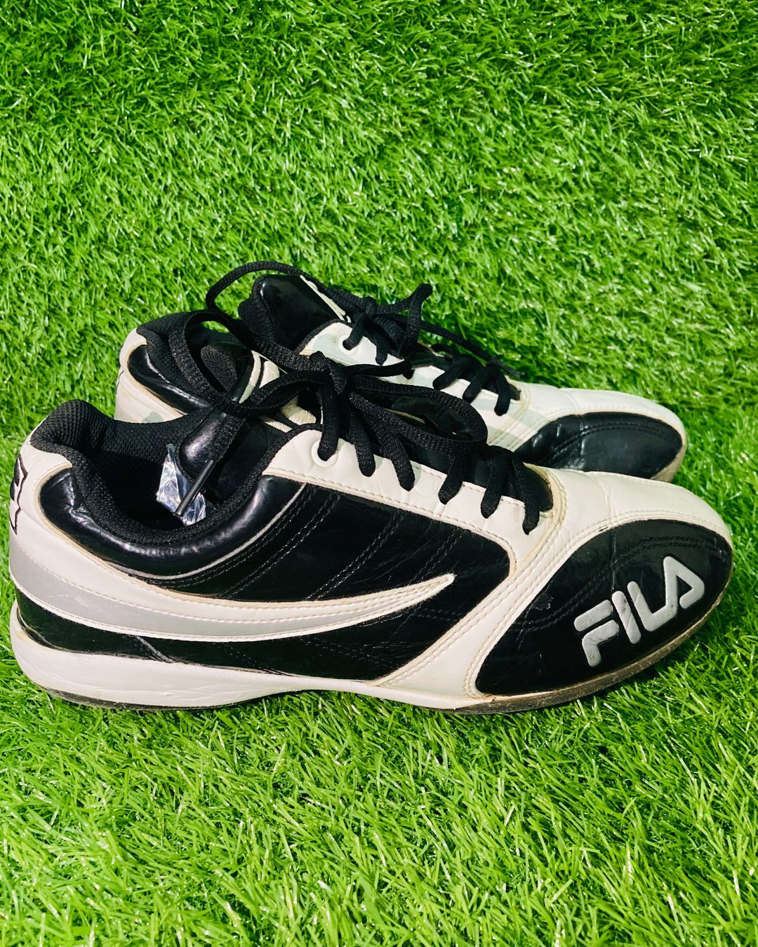 Fila Retro Athletic Metal Baseball Cleats (Black / Off-White) — view 1